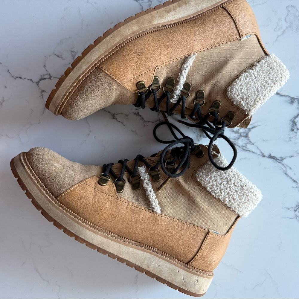 Toms Beige and Cream Winter Boots